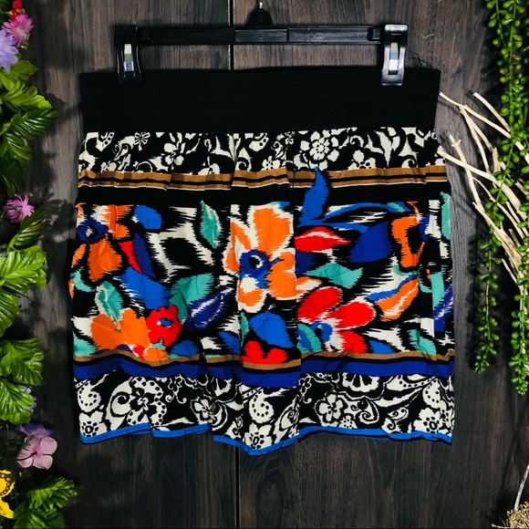 .🌸5/$25🌸Floral Printed Mini Skirt Size Small - Picture 3 of 12